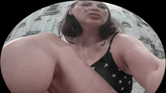 Okładka galerii: Zbliżenie fisheye: Plucie na obiektyw i kuszenie języczkiem! 👅💦👀