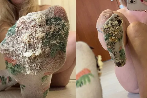 Okładka galerii: Ptasie mleczko przeciśnięte przez śmierdzące skarpetki. Deptanie. Femdom foodporn dla stópkarza.