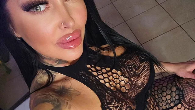Okładka galerii: NYLON * Foty i filmiki w pończochach, siateczkowym body, rajstopach 🌸