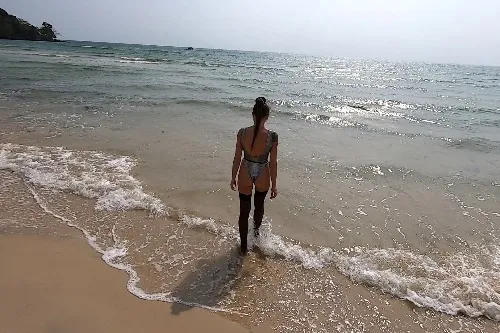 Okładka galerii: Zrywanie pończoch , koreczek w pupie na plaży w Wietnamie.