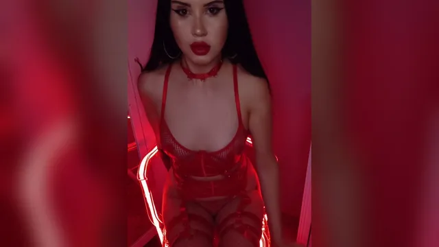 Okładka galerii: Solo na szklanym krześle - Mały pokaz, ręka, skakanie na dildo i ORGAZM 🥵